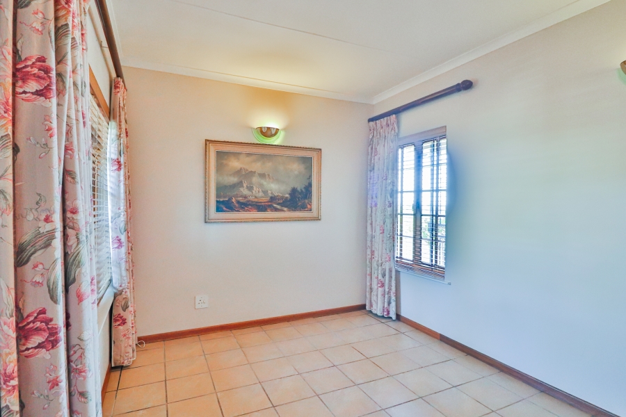 3 Bedroom Property for Sale in Middedorp Western Cape